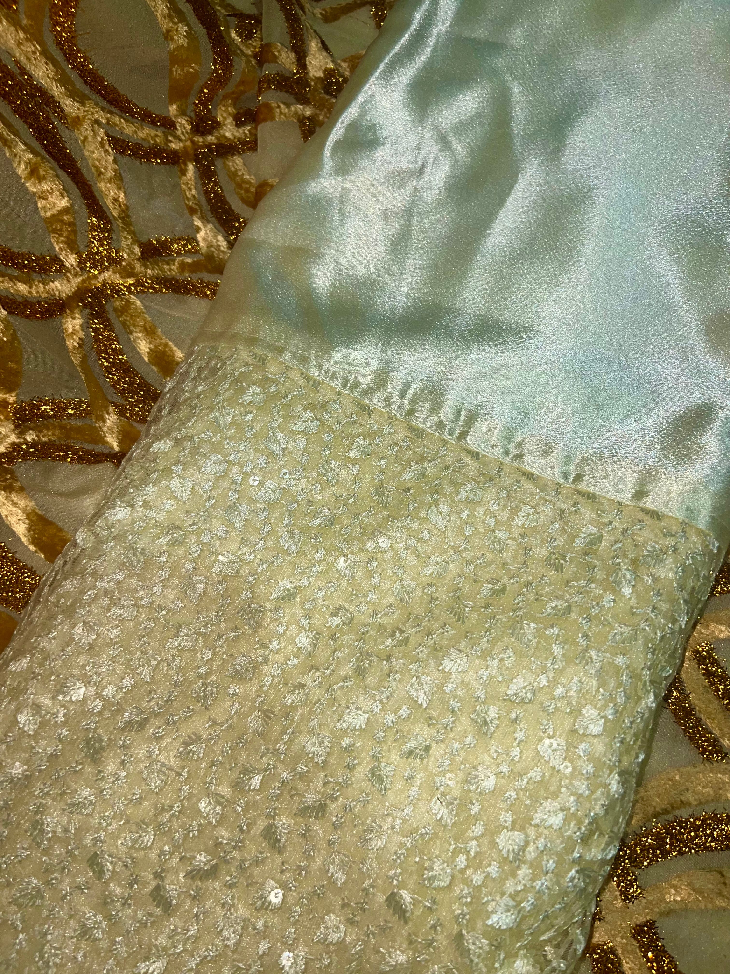 Premium Gold and White Mosaic - Maqbal Dirac